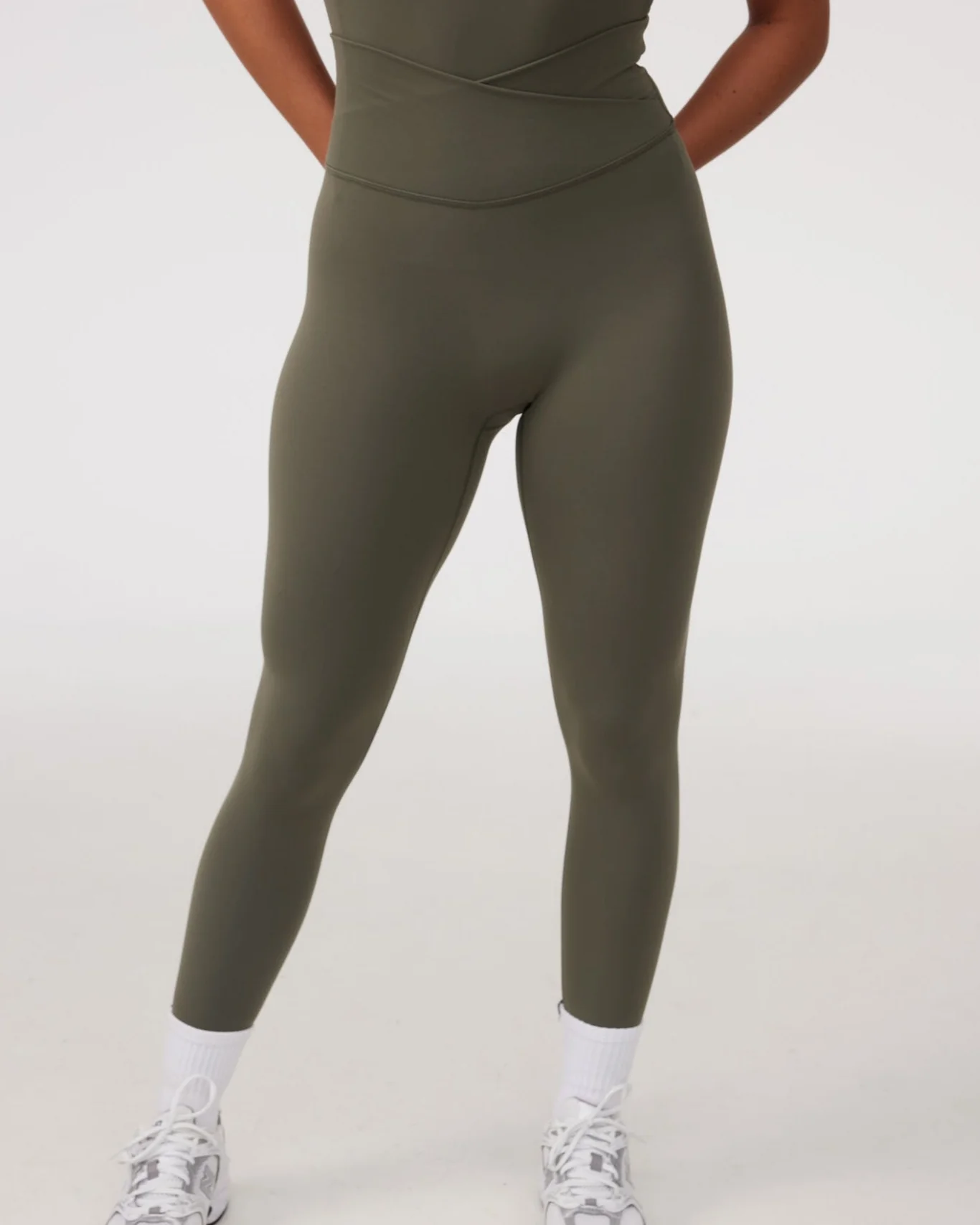 V Leggings (Full 24") in Avocado - Image 4